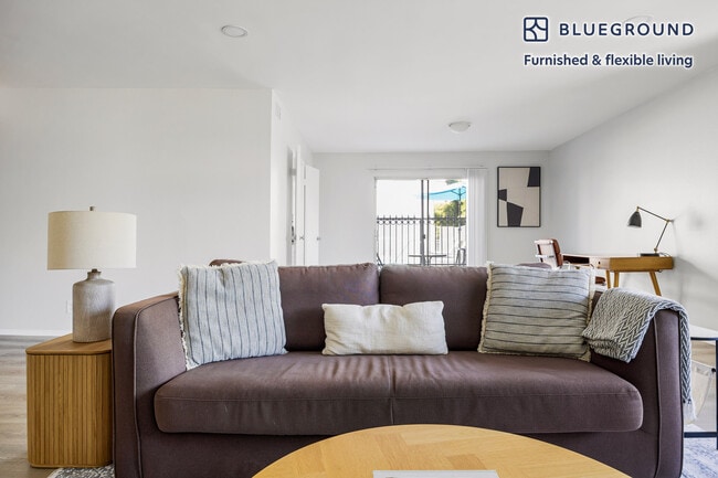 616 N Sweetzer Ave in Los Angeles, CA - Building Photo - Building Photo