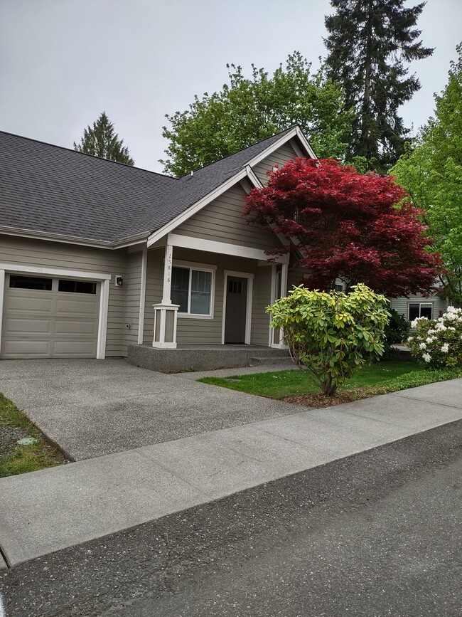 property at 25818 Arklow Pl NE