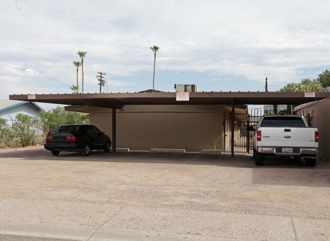 64 W Erie St in Chandler, AZ - Building Photo - Building Photo