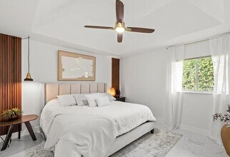 288 Madison Dr in Naples, FL - Foto de edificio - Building Photo