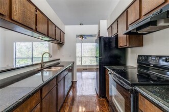 6718 Eastridge Dr in Dallas, TX - Foto de edificio - Building Photo