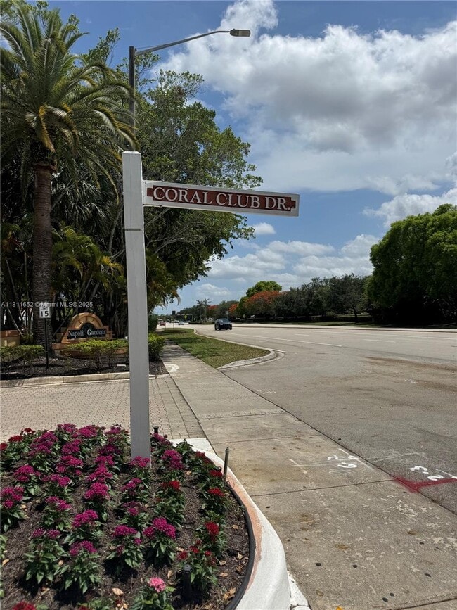 905 Coral Club Dr in Coral Springs, FL - Building Photo - Building Photo