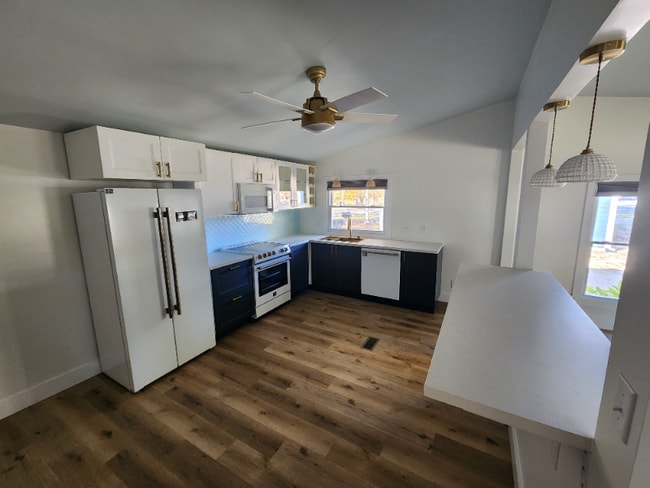 231 N John St in Pendleton, IN - Foto de edificio - Building Photo