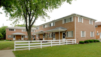 North Meadows Townhomes in Columbus, OH - Building Photo - Building Photo