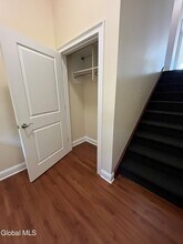 74 Weibel Ave in Saratoga Springs, NY - Foto de edificio - Building Photo