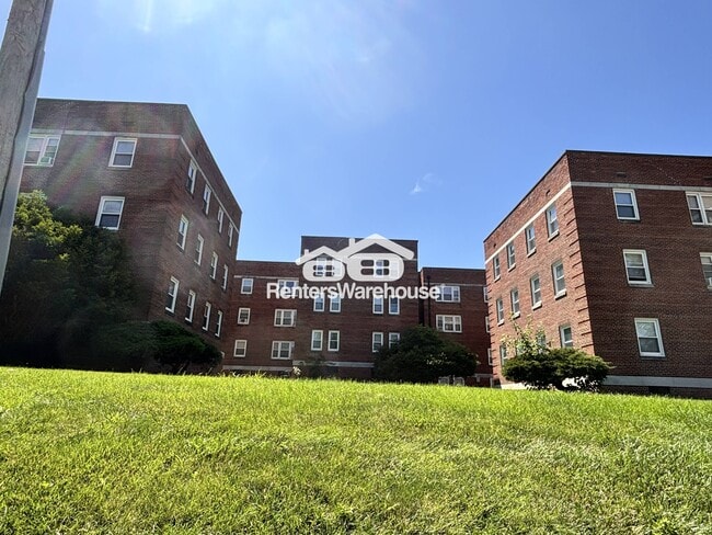 4200 Grand Ave in Des Moines, IA - Foto de edificio - Building Photo