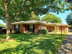 6556 St Moritz Ave in Dallas, TX - Building Photo