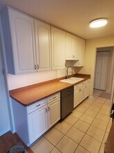 8894 Knight Ave, Unit 211 in Des Plaines, IL - Building Photo - Building Photo