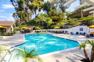 Lakeview Village in Spring Valley, CA - Foto de edificio - Building Photo