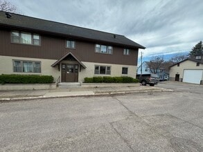 930 Elm St, Unit 1 in Hancock, MI - Building Photo - Building Photo