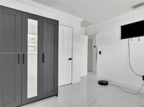 6053 SW 63rd Terrace in South Miami, FL - Building Photo - Building Photo