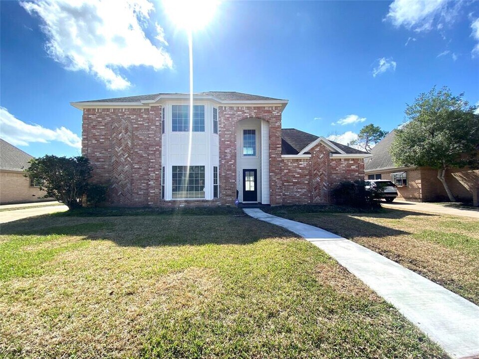 12131 Piping Rock Dr in Houston, TX - Building Photo