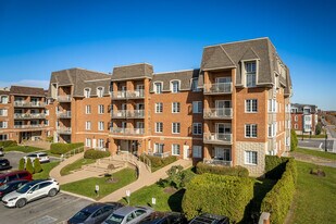 2975 Ernest-Hemingway Av in St. Laurent, QC - Building Photo