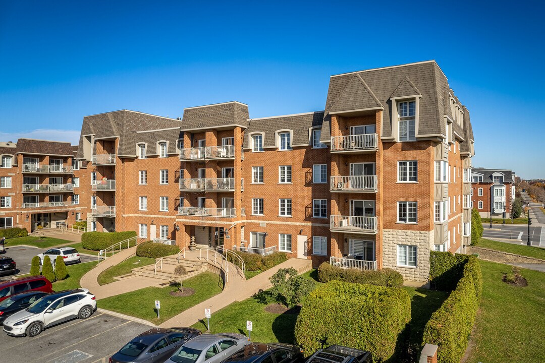 2975 Ernest-Hemingway Av in St. Laurent, QC - Building Photo