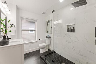 2216 Capulet St in Austin, TX - Foto de edificio - Building Photo
