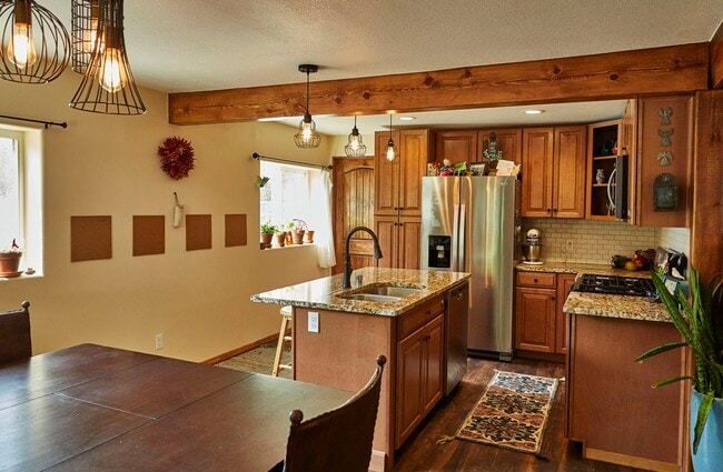 127 Oakley Ln in Taos, NM - Building Photo - Building Photo