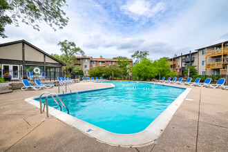 Forest Cove Apartments in Mount Prospect, IL - Building Photo - Building Photo