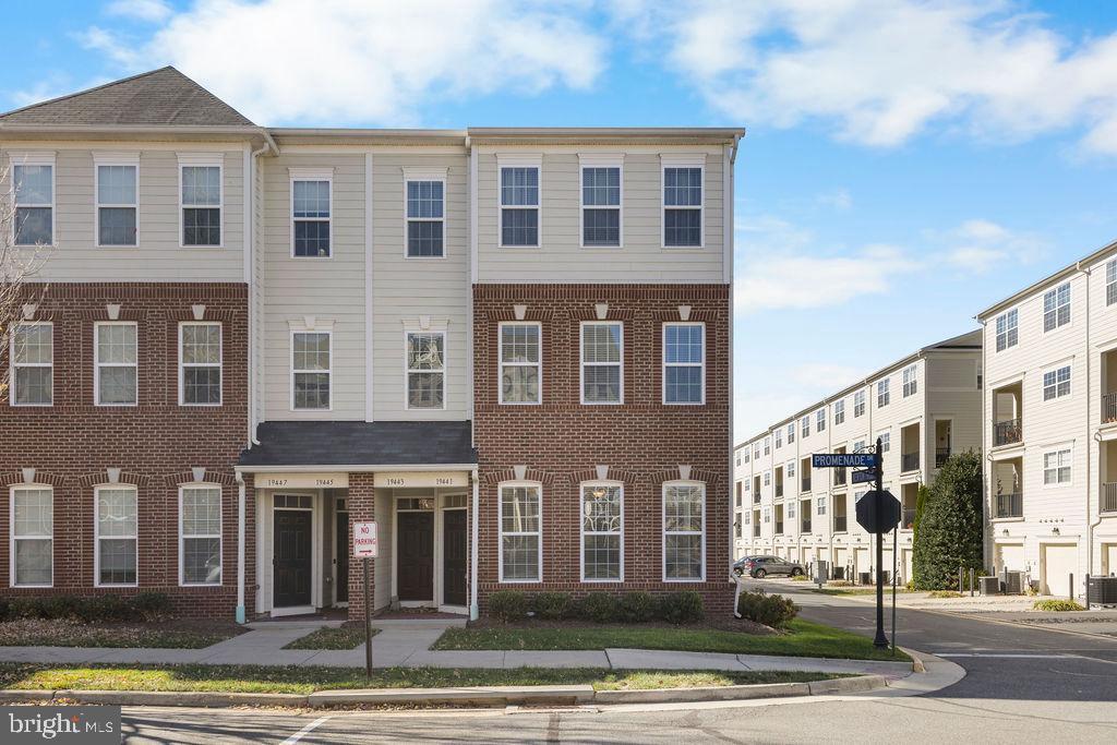 19441 Promenade Dr in Leesburg, VA - Building Photo