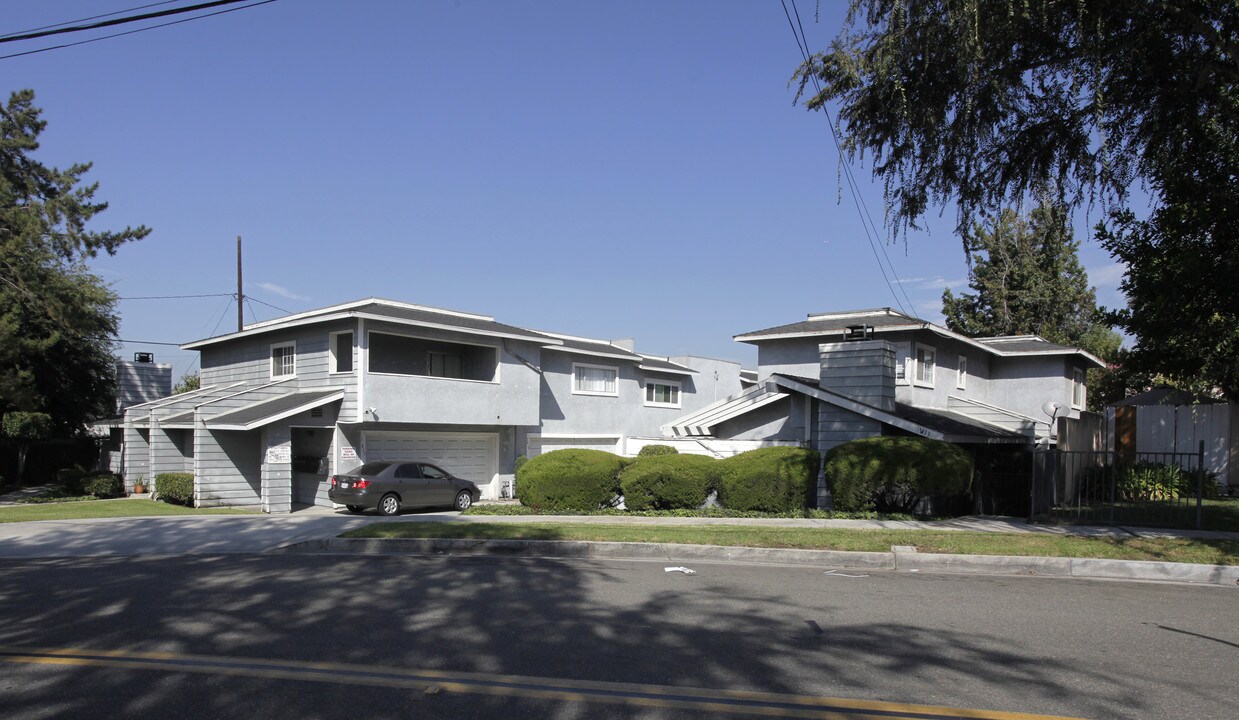 1413-1415 Hillandale Ave in La Habra, CA - Building Photo