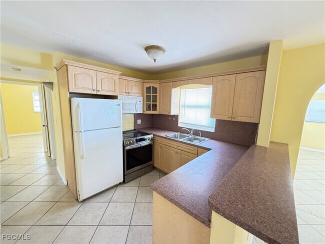 107 California Rd in Lehigh Acres, FL - Building Photo - Building Photo