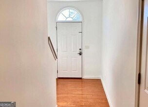 6243 Shoreview Cir in Flowery Branch, GA - Foto de edificio - Building Photo