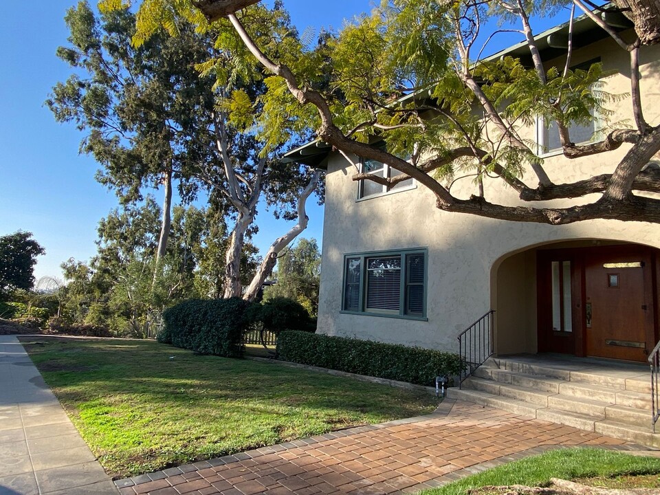 2712 Granada Ave in San Diego, CA - Foto de edificio