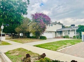 11552 Ruffner Ave, Unit Second Floor in Granada Hills, CA - Building Photo
