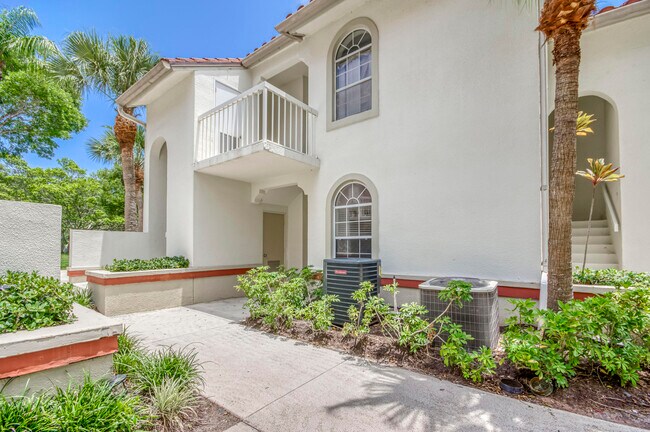 106 Cypress Point Dr in Palm Beach Gardens, FL - Building Photo - Building Photo