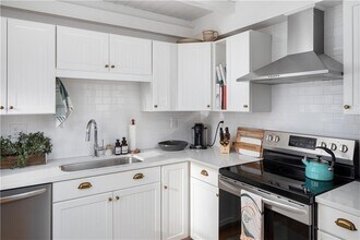 22 Dearborn St in Newport, RI - Foto de edificio - Building Photo