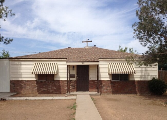 property at 1410 W Clarendon Ave