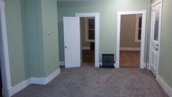 68 South St, Unit 1 in Keene, NH - Building Photo