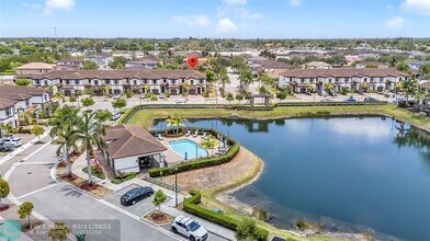 18401 NW 89th Ct in Hialeah Gardens, FL - Building Photo - Building Photo