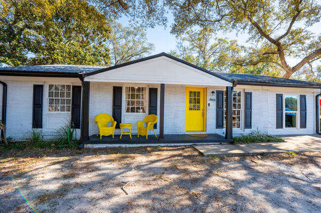 property at 301 Lula Belle Ln NW