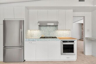 6305 W 78th St in Los Angeles, CA - Building Photo - Building Photo