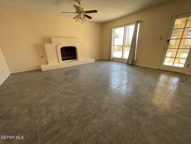 4304 Loma Alegre Dr in El Paso, TX - Building Photo - Building Photo