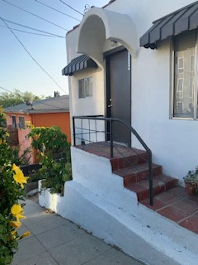 1329 Quintero St in Los Angeles, CA - Building Photo - Building Photo