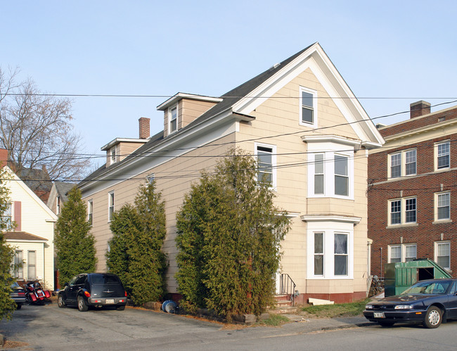 124 Holland St in Lewiston, ME - Foto de edificio - Building Photo