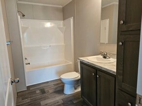 9765 Marina Cir in Algonac, MI - Building Photo - Building Photo