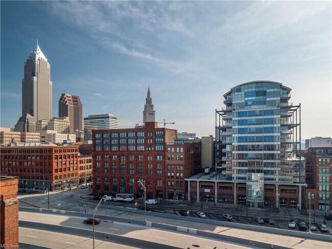 701 W Lakeside Ave, Unit 1009 in Cleveland, OH - Foto de edificio - Building Photo