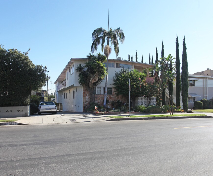 2024 N Commonwealth Ave in Los Angeles, CA - Foto de edificio