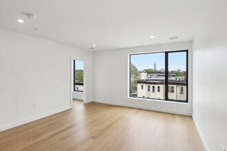 256 Dorchester St, Unit 408 in Boston, MA - Building Photo - Building Photo