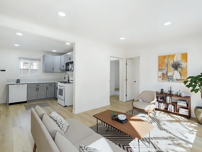 11812 S Main St, Unit 2