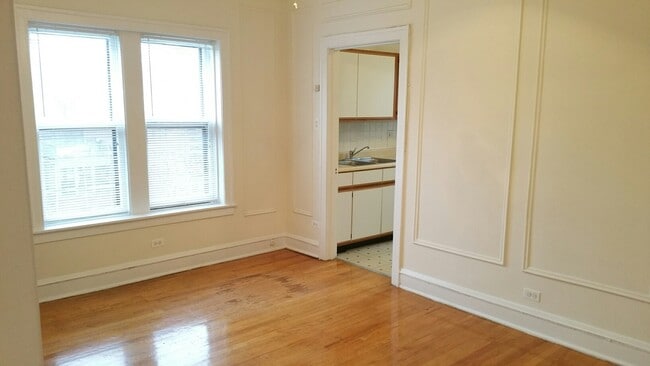 710 Seward St, Unit 1S in Evanston, IL - Building Photo - Building Photo