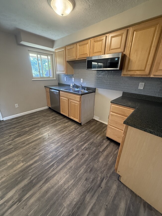 6185 Farmborough Dr in Dayton, OH - Building Photo - Building Photo