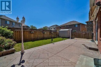 57 McCrimmon Dr in Brampton, ON - Building Photo - Building Photo