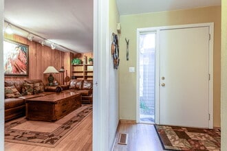 707 Mallard Ln in Deerfield, IL - Building Photo - Building Photo