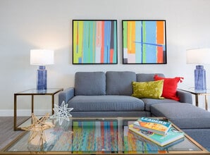 Vida46 in Phoenix, AZ - Foto de edificio - Building Photo