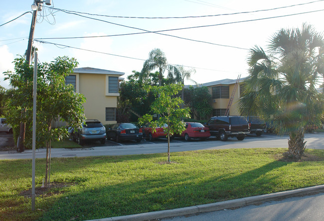 611 Ponce De Leon Dr in Fort Lauderdale, FL - Building Photo - Building Photo