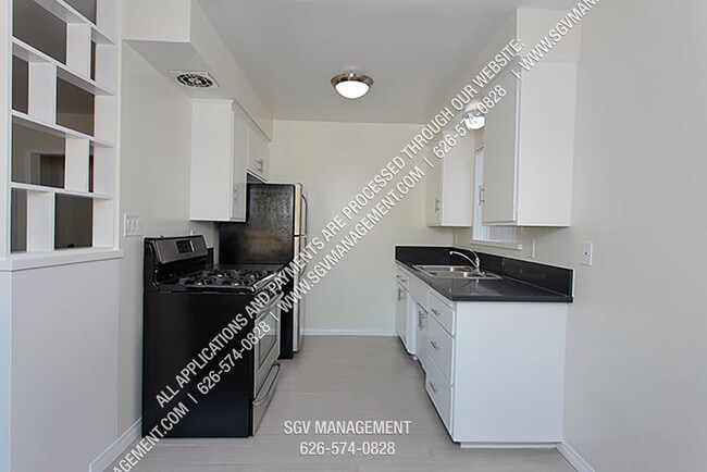 364 E Badillo St in Covina, CA - Building Photo - Building Photo