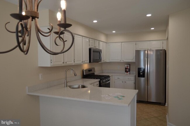 property at 13 Stanwyck Ct